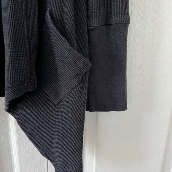 Style & Co Sport black open front hooded knit shrug. Size 2 petite - Picture 2 of 6
